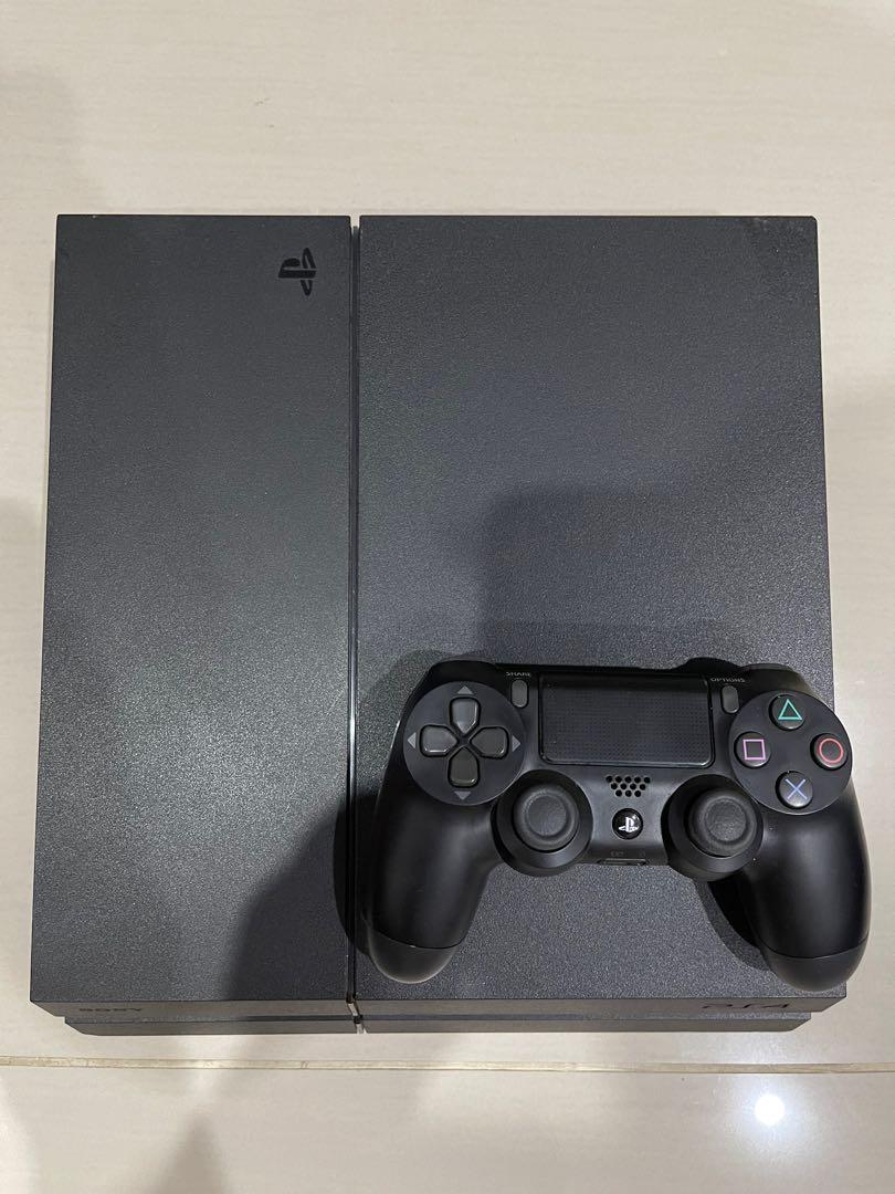 À vendre ps4 fat 1TO avec deux et 3 jeux en Tunisie sur 3andekchi ? site de pe tites